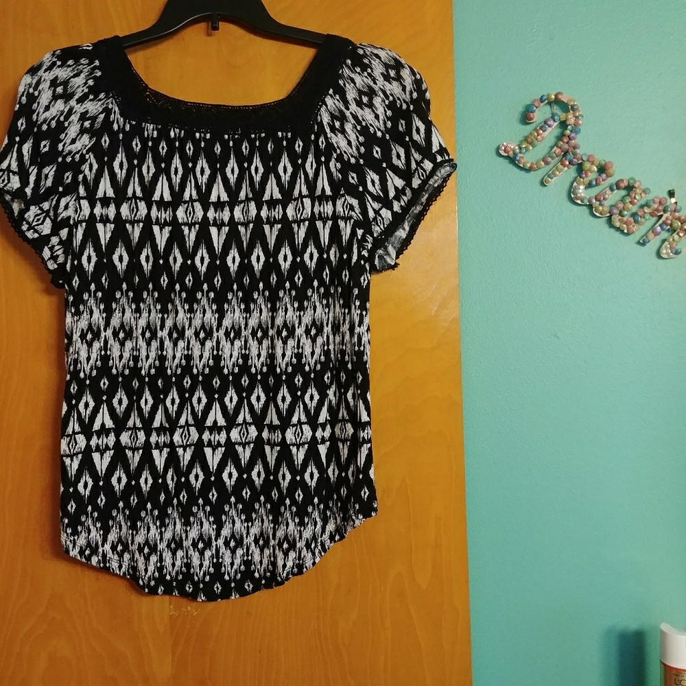 It's a Faded Glory ladies top size size small